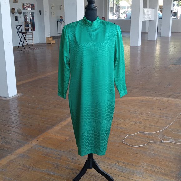 Emerald green long skeeve/high neck silk vintage dress - Picture 5 of 12